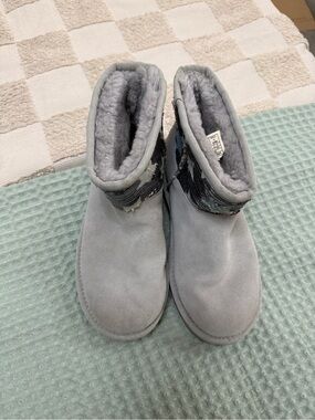 UGG Women's Classic Mini Sequin Stars boots in gray size 6